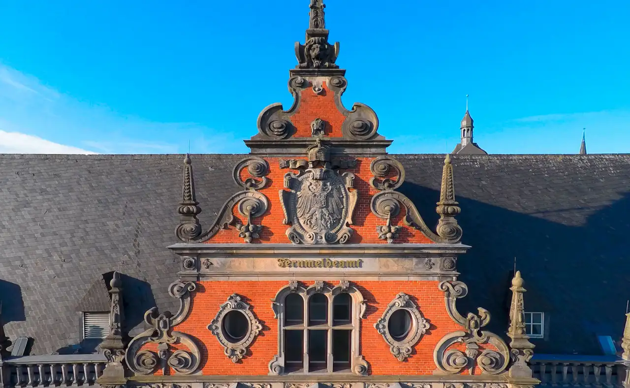 kaiserlpost_ol_giebel_frontal