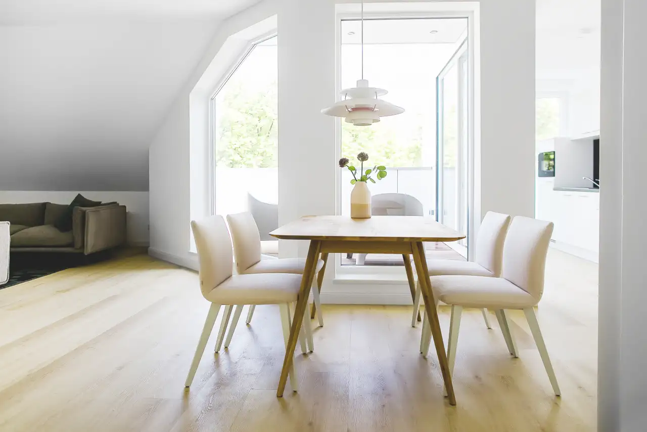 Luxus Apartment mit Esstich, Balkon und Blick auf Wallanlagen